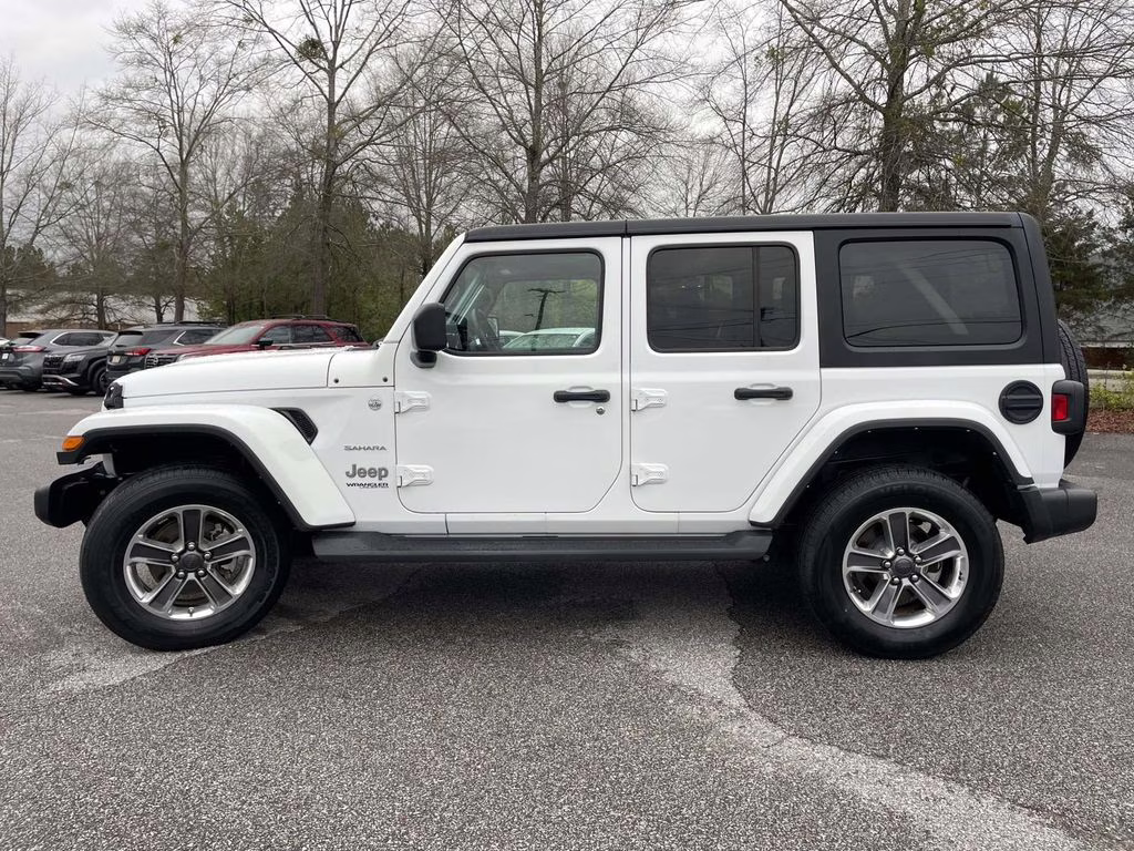 2022 Bright White Clearcoat Jeep Wrangler Unlimited Sahara 4X4 SUV