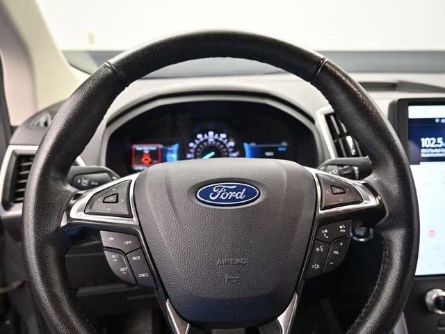 2024 Gray Metallic Ford Edge SEL AWD SUV