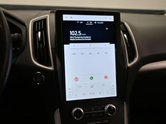 2024 Gray Metallic Ford Edge SEL AWD SUV