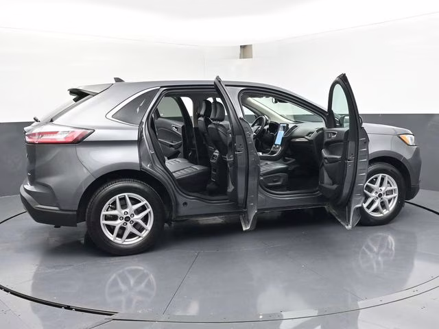 2024 Gray Metallic Ford Edge SEL AWD SUV
