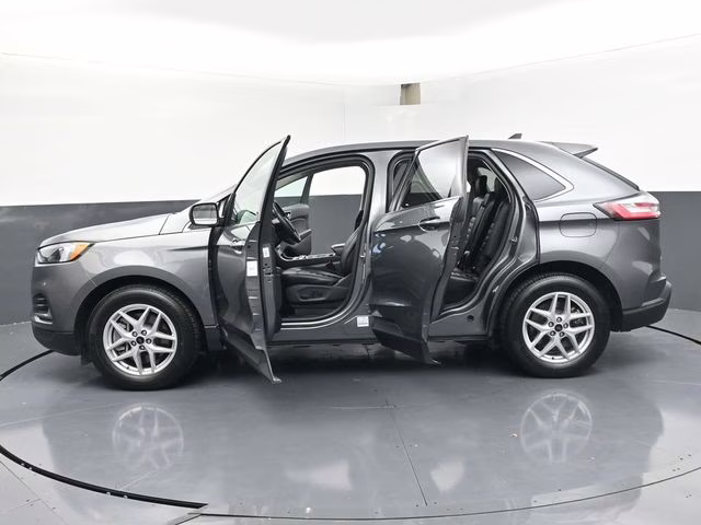 2024 Gray Metallic Ford Edge SEL AWD SUV