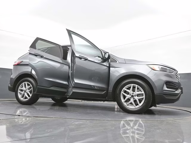 2024 Gray Metallic Ford Edge SEL AWD SUV