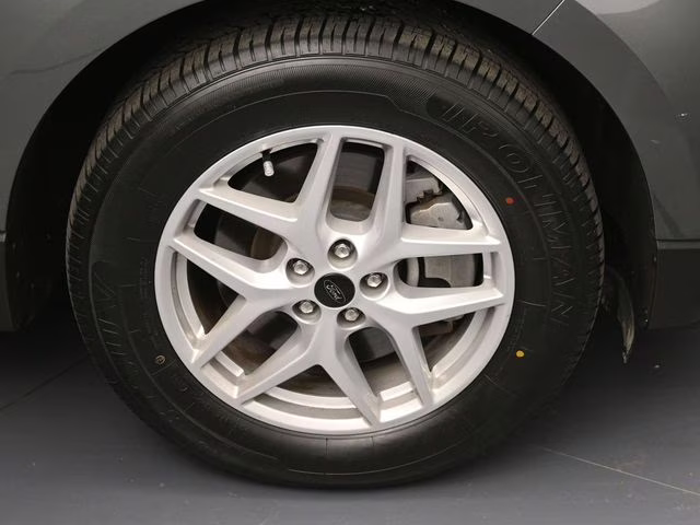 2024 Gray Metallic Ford Edge SEL AWD SUV