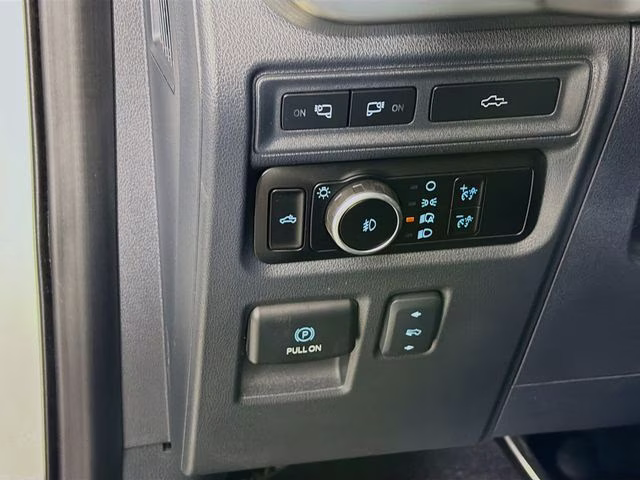 2023 White Metallic Ford F-150 Lariat 4X4 Truck