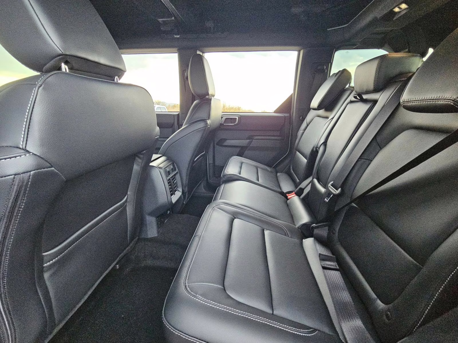 2026 Avalanche Ford Bronco Outer Banks 4X4 SUV