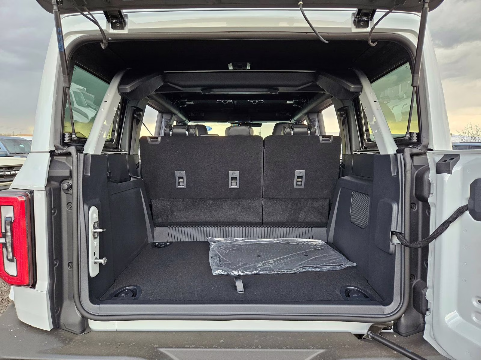 2026 Avalanche Ford Bronco Outer Banks 4X4 SUV