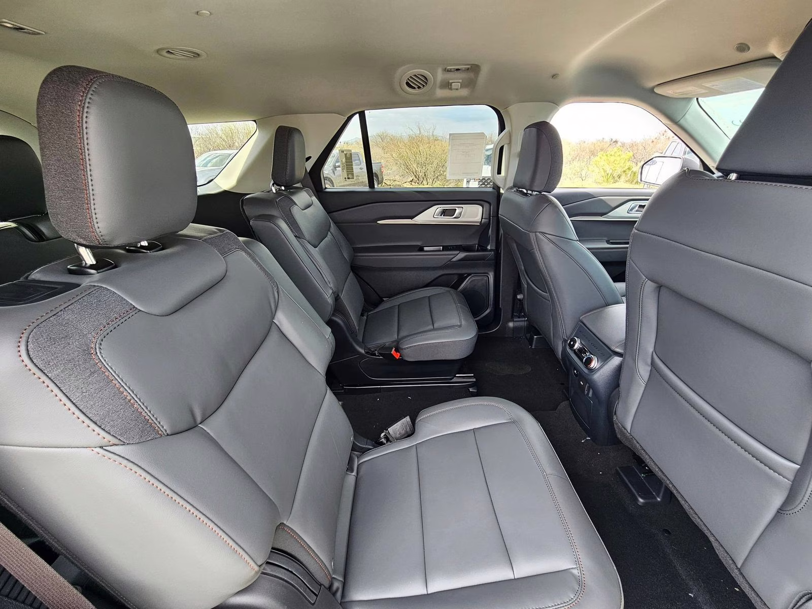 2026 White Metallic Ford Explorer Active RWD SUV