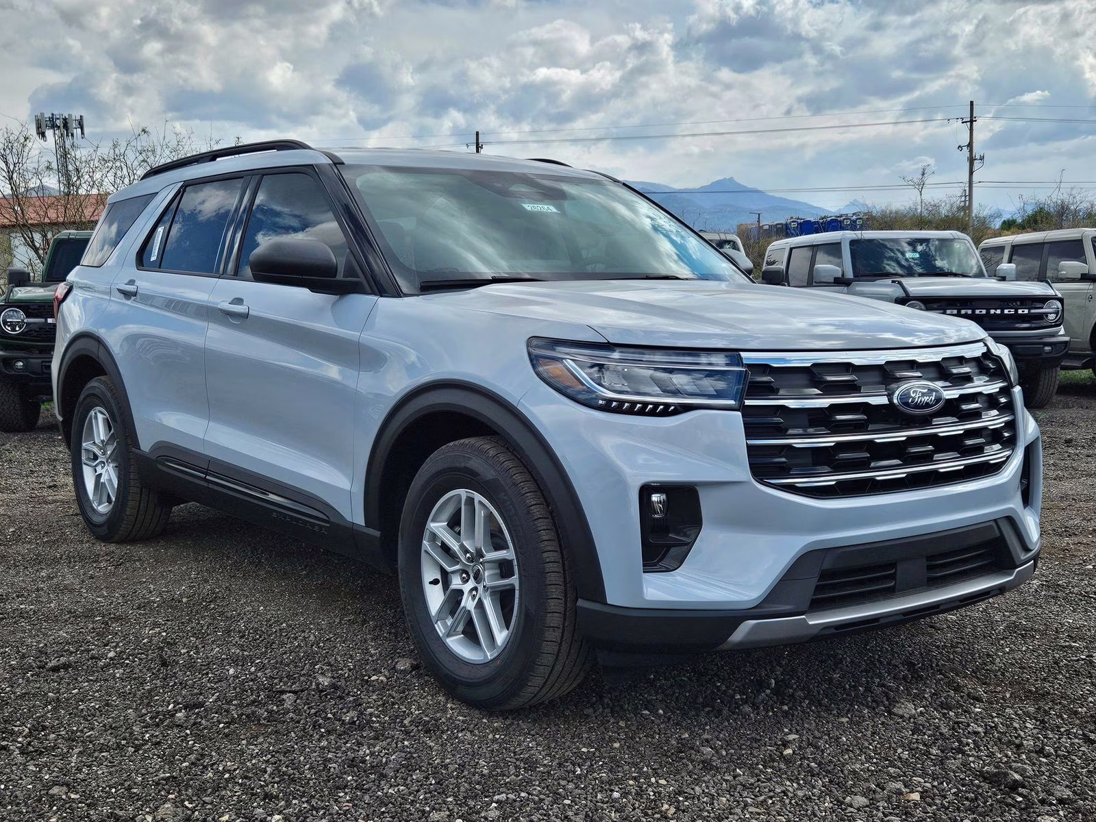 2026 White Metallic Ford Explorer Active RWD SUV