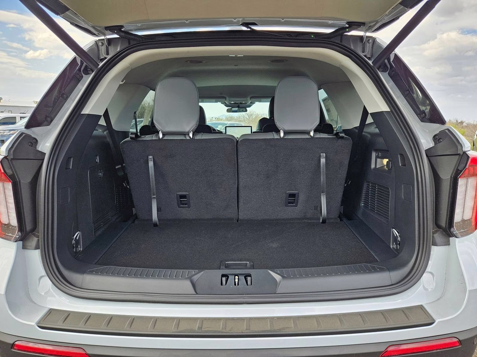 2026 White Metallic Ford Explorer Active RWD SUV