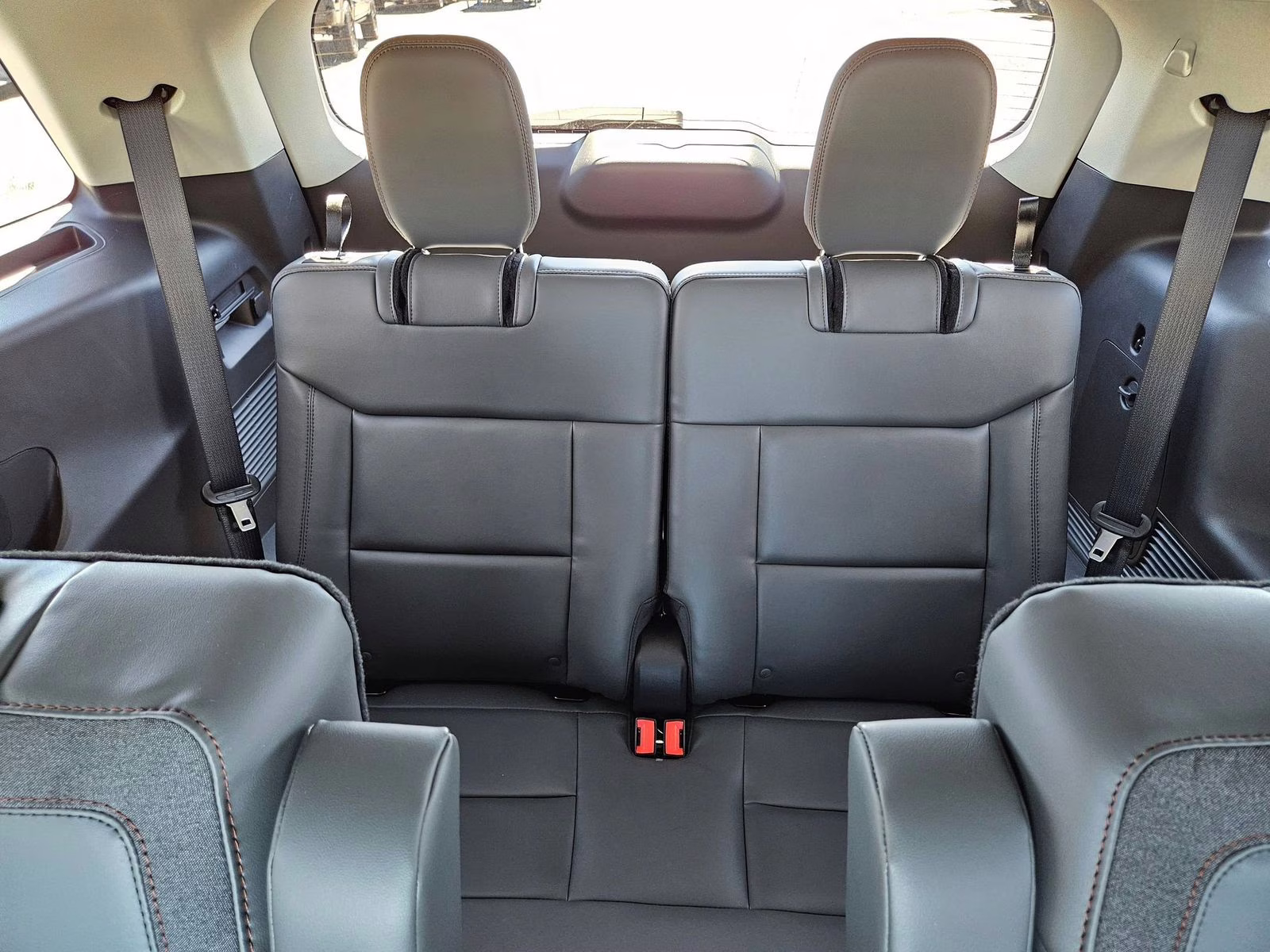 2026 Black Metallic Ford Explorer Active RWD SUV