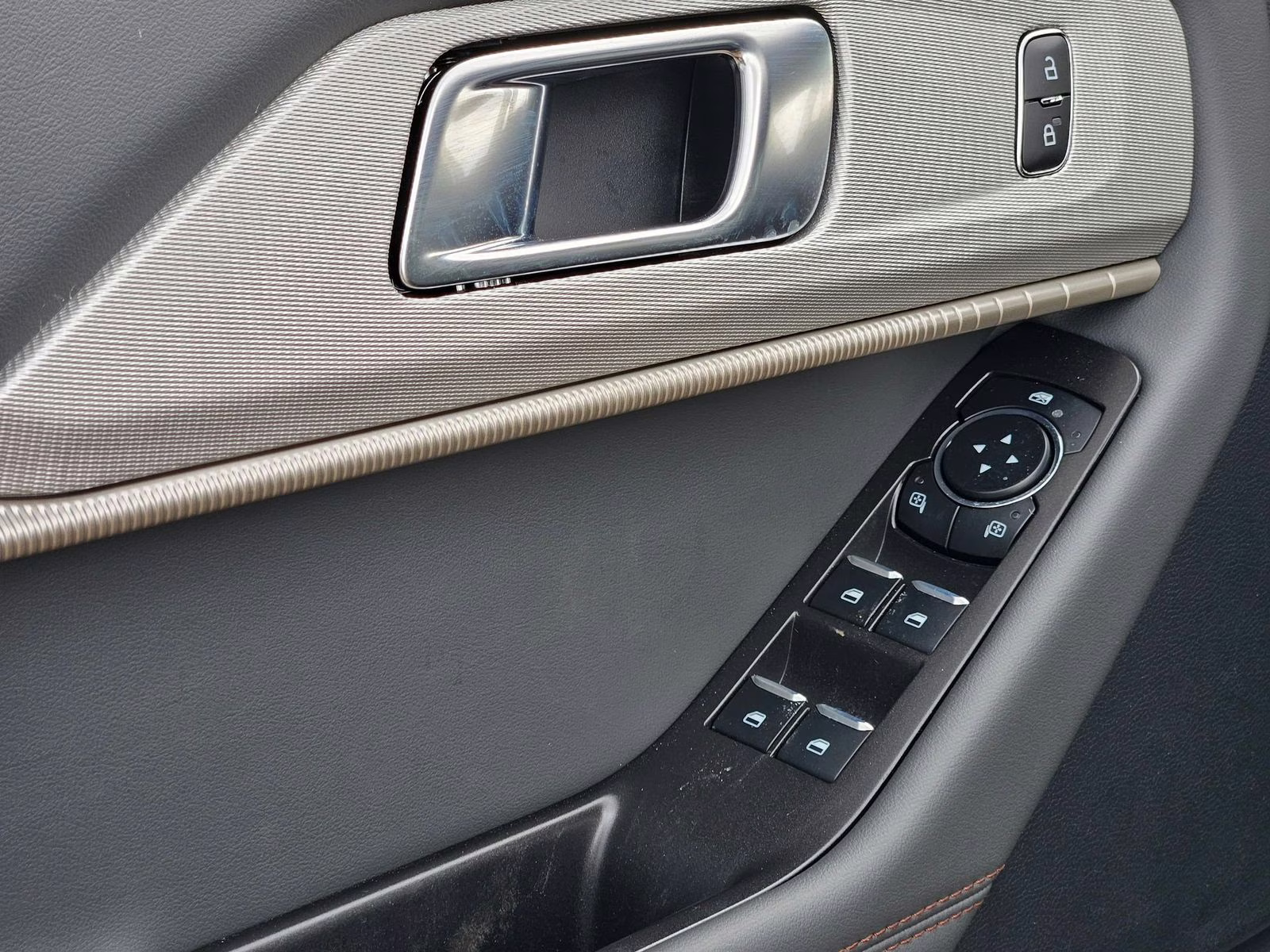 2026 Gray Metallic Ford Explorer Active RWD SUV