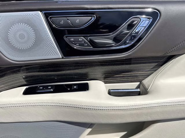 2023 White Metallic Lincoln Navigator Black Label 4X4 SUV