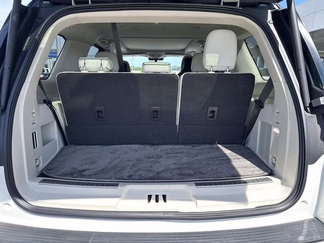 2023 White Metallic Lincoln Navigator Black Label 4X4 SUV