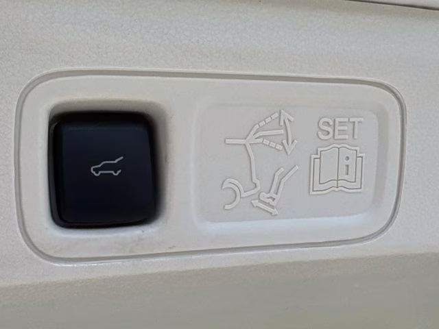 2023 White Metallic Lincoln Navigator Black Label 4X4 SUV