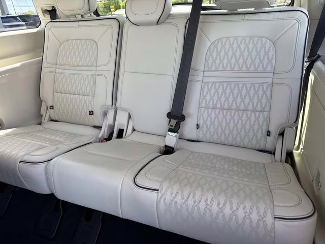 2023 White Metallic Lincoln Navigator Black Label 4X4 SUV