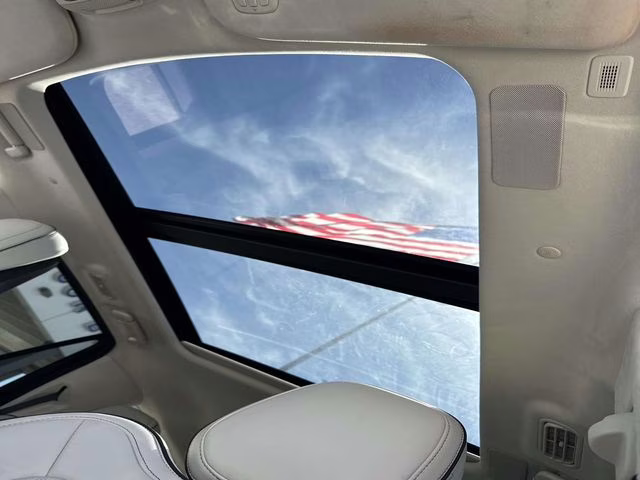 2023 White Metallic Lincoln Navigator Black Label 4X4 SUV