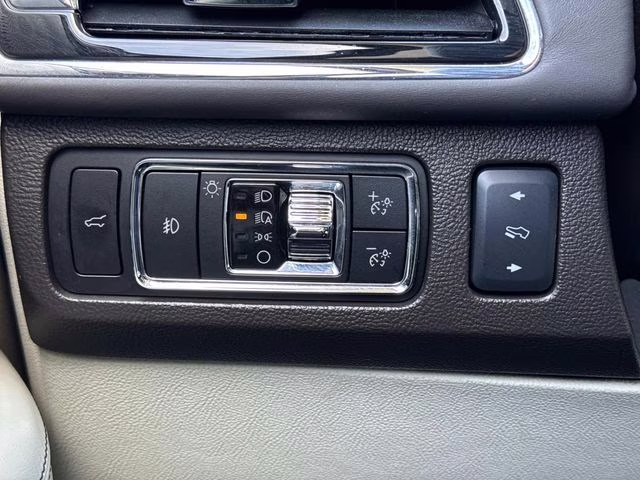 2023 White Metallic Lincoln Navigator Black Label 4X4 SUV