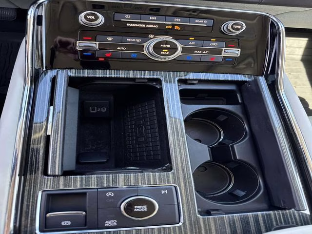 2023 White Metallic Lincoln Navigator Black Label 4X4 SUV