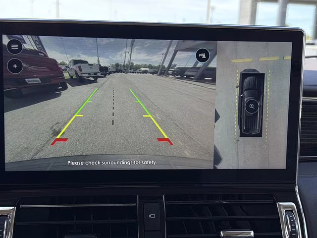 2023 White Metallic Lincoln Navigator Black Label 4X4 SUV