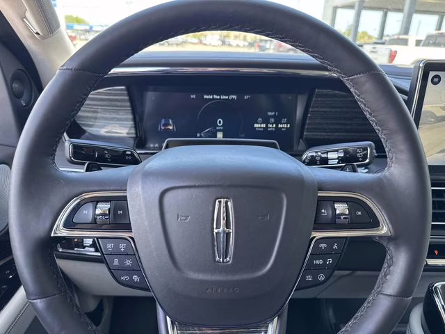 2023 White Metallic Lincoln Navigator Black Label 4X4 SUV