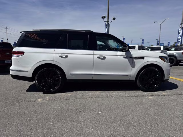 2023 White Metallic Lincoln Navigator Black Label 4X4 SUV