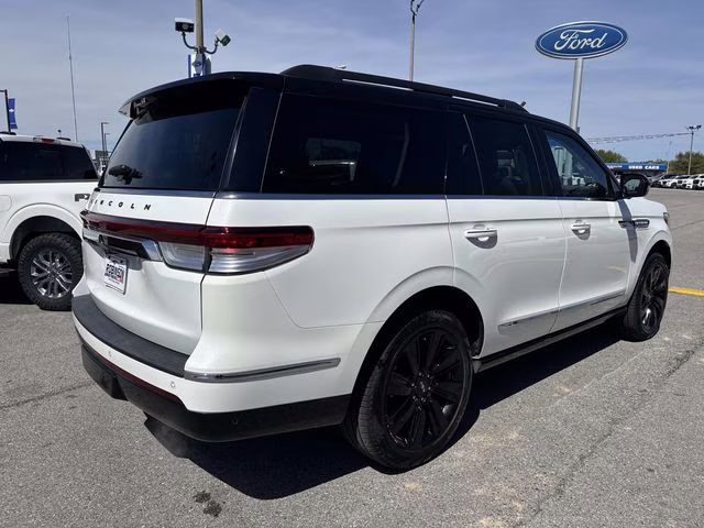 2023 White Metallic Lincoln Navigator Black Label 4X4 SUV