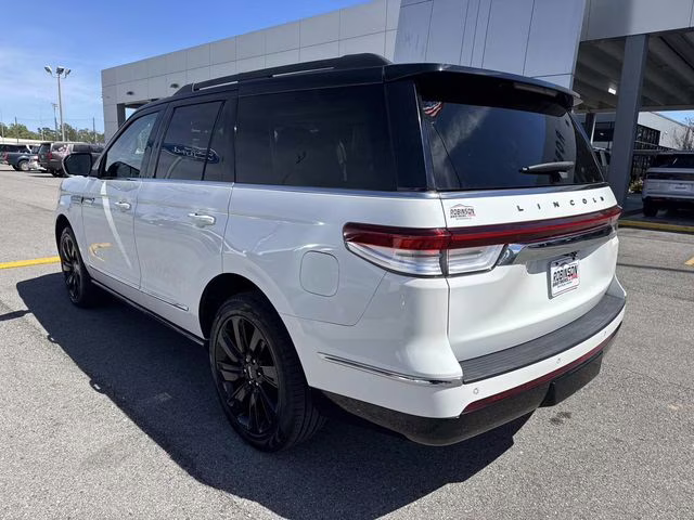 2023 White Metallic Lincoln Navigator Black Label 4X4 SUV