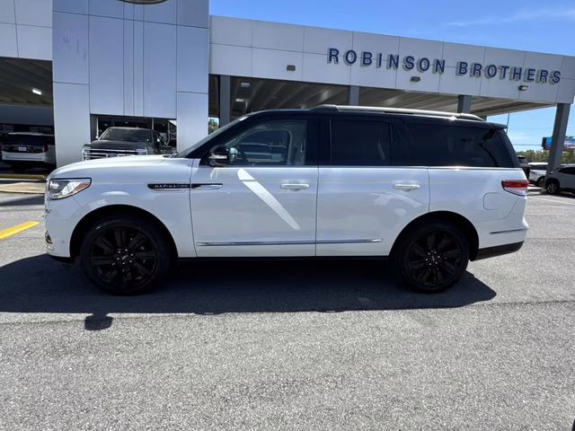 2023 White Metallic Lincoln Navigator Black Label 4X4 SUV