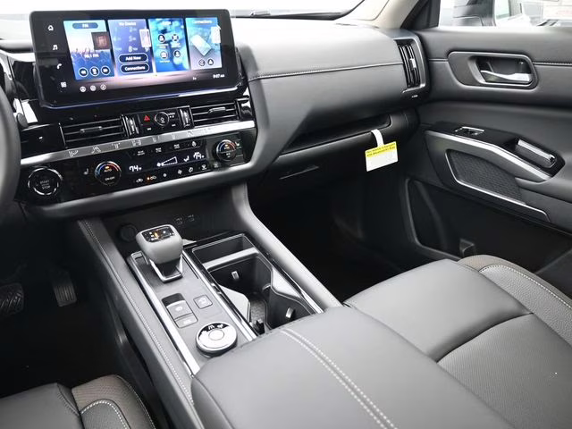2026 Everest White Pearl Tricoat Nissan Pathfinder SL 4X4 SUV