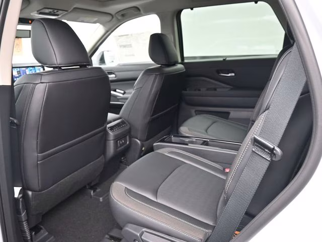 2026 Everest White Pearl Tricoat Nissan Pathfinder SL 4X4 SUV
