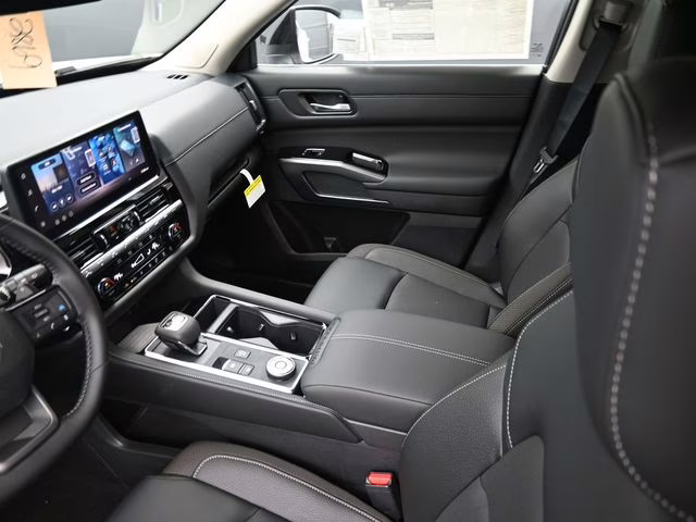 2026 Everest White Pearl Tricoat Nissan Pathfinder SL 4X4 SUV