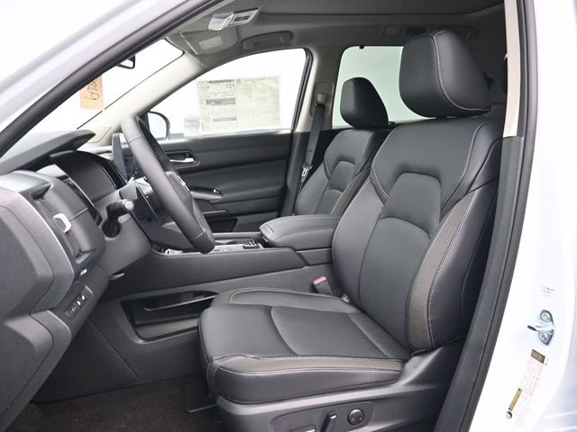 2026 Everest White Pearl Tricoat Nissan Pathfinder SL 4X4 SUV