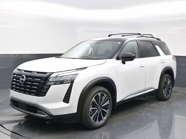 2026 Everest White Pearl/Black Nissan Pathfinder Platinum 4X4 SUV