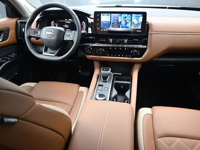 2026 Everest White Pearl/Black Nissan Pathfinder Platinum 4X4 SUV