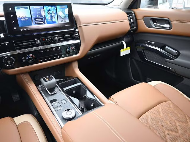 2026 Everest White Pearl/Black Nissan Pathfinder Platinum 4X4 SUV