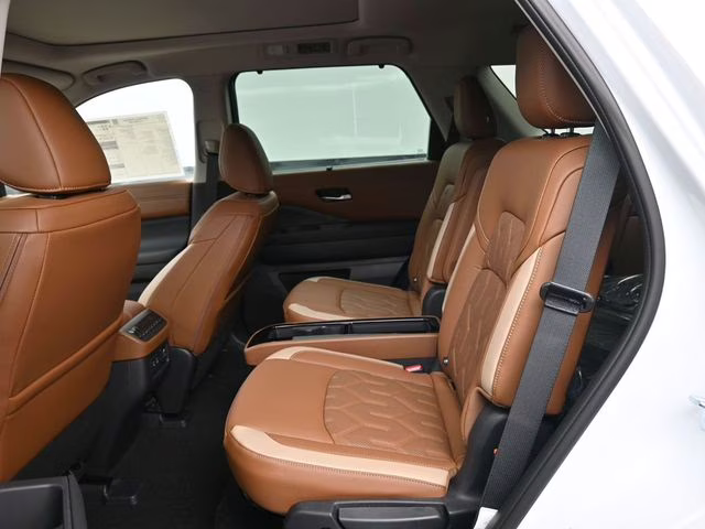 2026 Everest White Pearl/Black Nissan Pathfinder Platinum 4X4 SUV