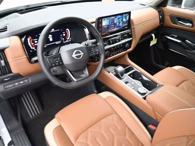 2026 Everest White Pearl/Black Nissan Pathfinder Platinum 4X4 SUV