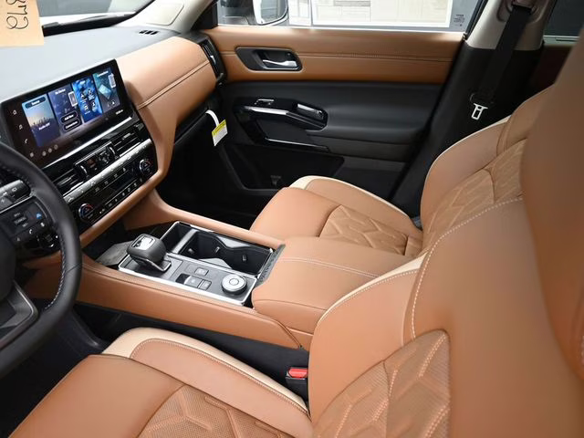 2026 Everest White Pearl/Black Nissan Pathfinder Platinum 4X4 SUV