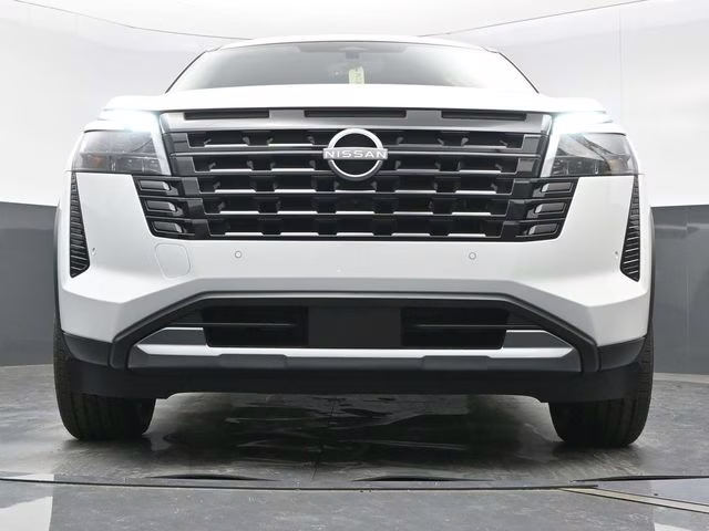 2026 Everest White Pearl/Black Nissan Pathfinder Platinum 4X4 SUV