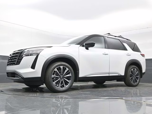 2026 Everest White Pearl/Black Nissan Pathfinder Platinum 4X4 SUV
