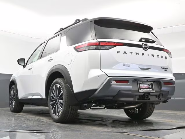 2026 Everest White Pearl/Black Nissan Pathfinder Platinum 4X4 SUV