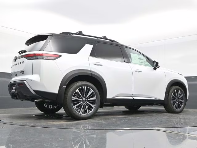 2026 Everest White Pearl/Black Nissan Pathfinder Platinum 4X4 SUV