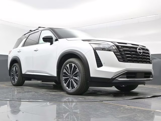 2026 Everest White Pearl/Black Nissan Pathfinder Platinum 4X4 SUV