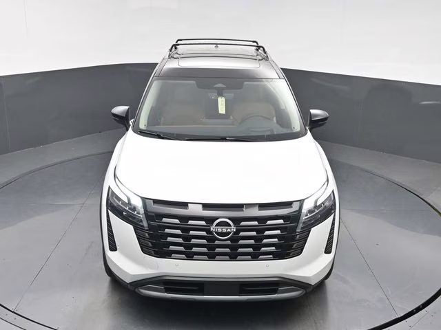 2026 Everest White Pearl/Black Nissan Pathfinder Platinum 4X4 SUV