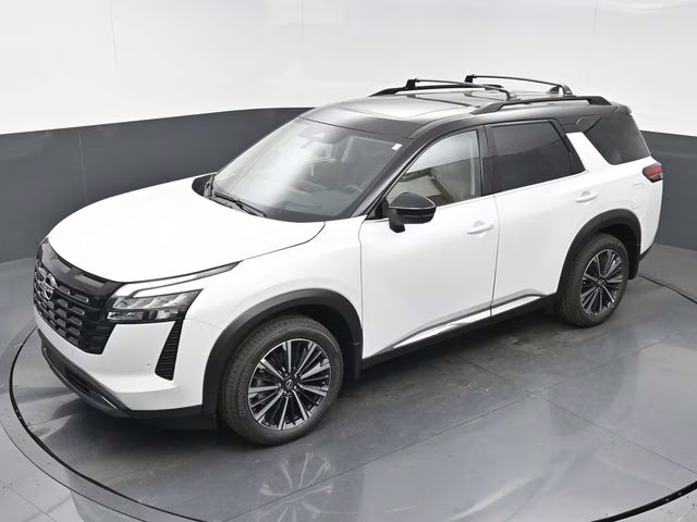 2026 Everest White Pearl/Black Nissan Pathfinder Platinum 4X4 SUV