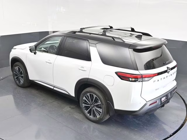 2026 Everest White Pearl/Black Nissan Pathfinder Platinum 4X4 SUV