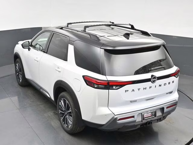 2026 Everest White Pearl/Black Nissan Pathfinder Platinum 4X4 SUV