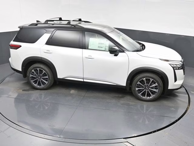 2026 Everest White Pearl/Black Nissan Pathfinder Platinum 4X4 SUV