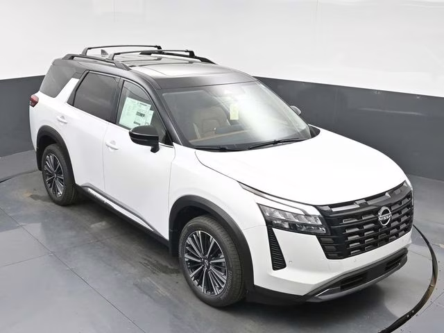 2026 Everest White Pearl/Black Nissan Pathfinder Platinum 4X4 SUV