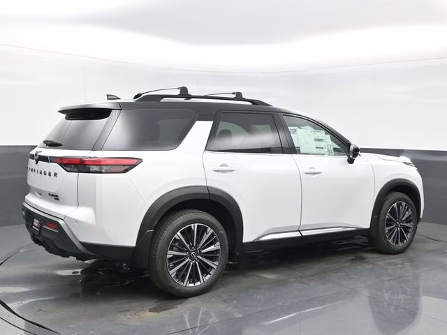 2026 Everest White Pearl/Black Nissan Pathfinder Platinum 4X4 SUV